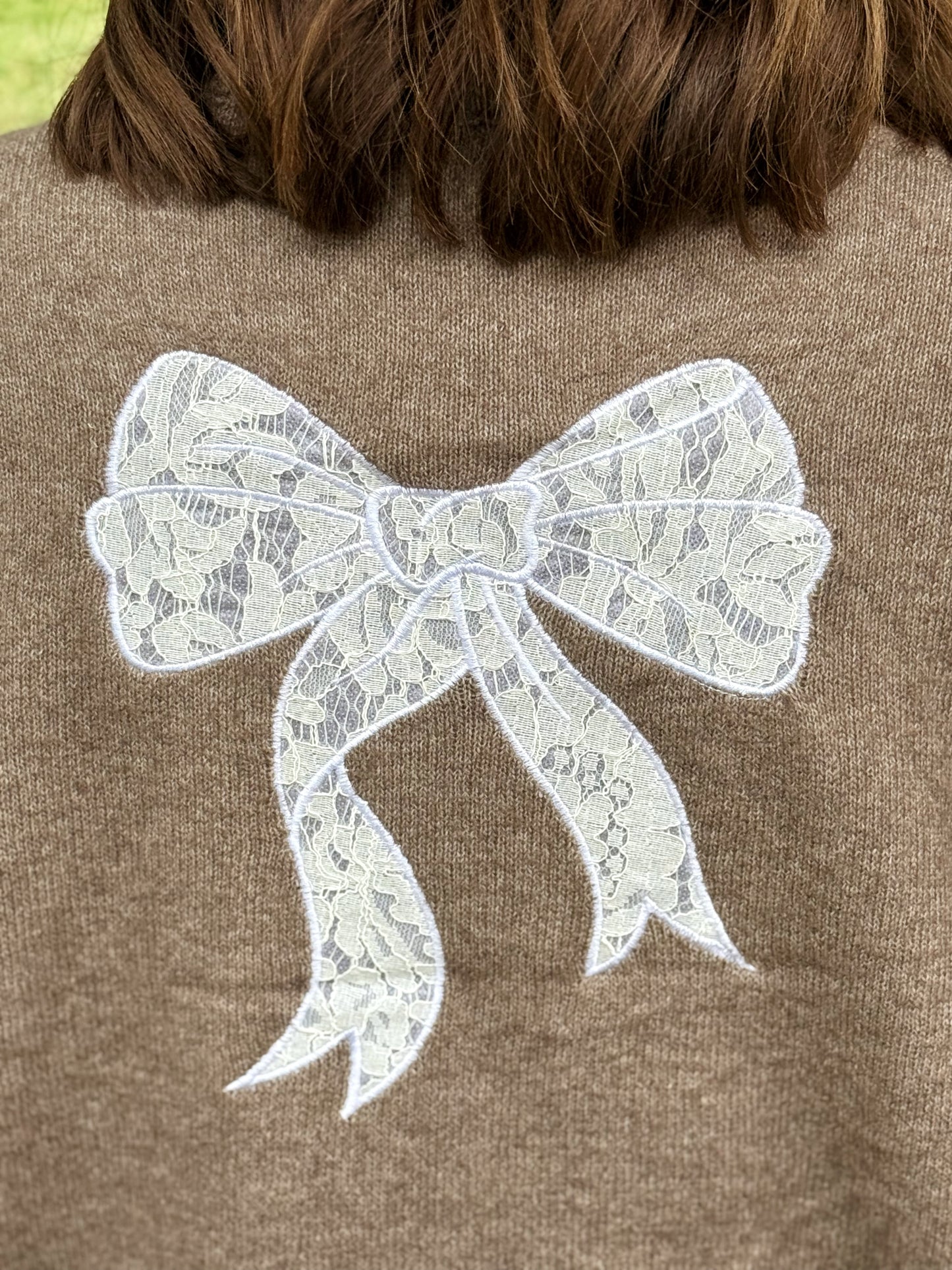 Kuschelpullover mit Schleife - Haselnussbraun