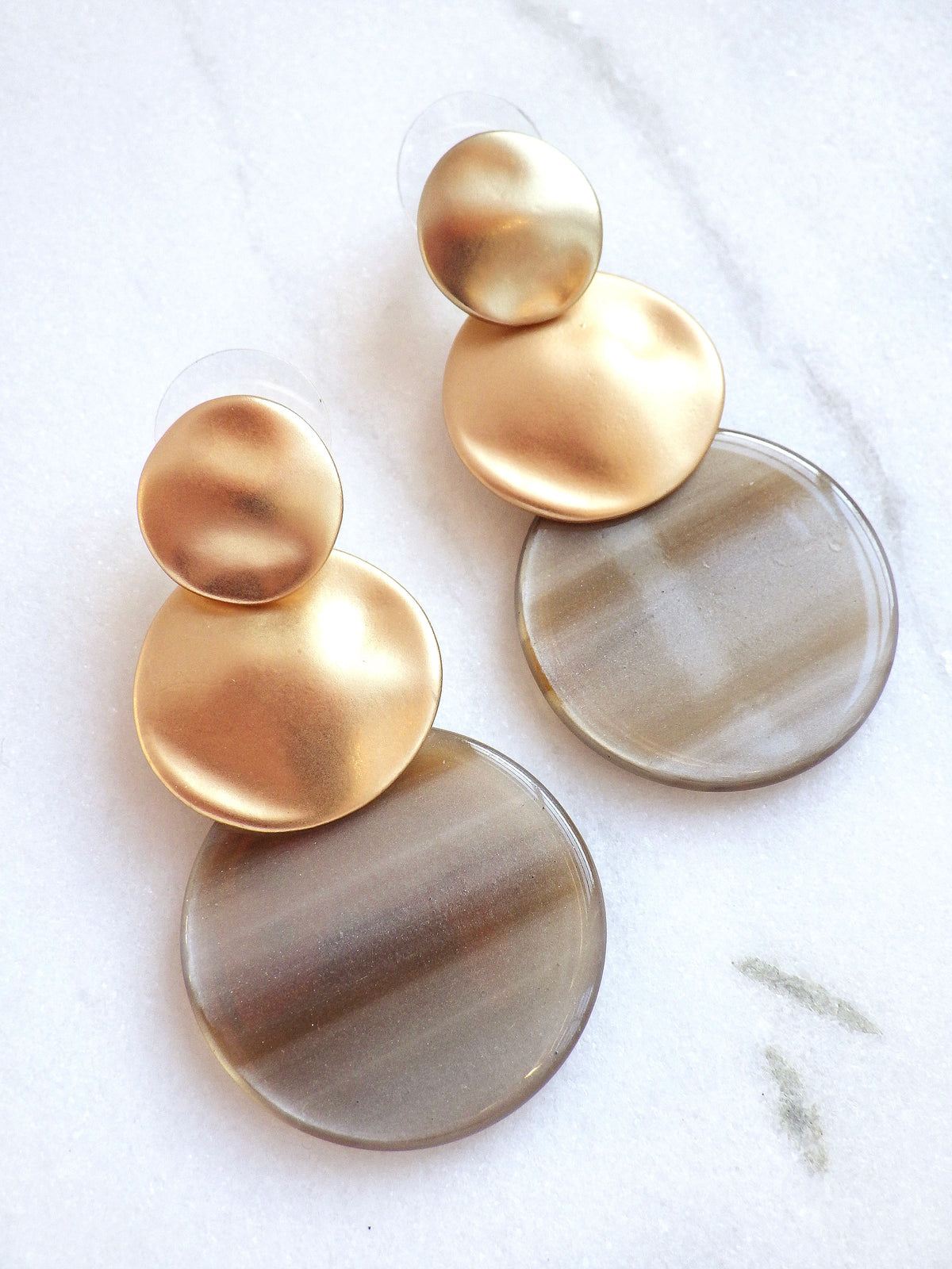SALE ⭐️ Ohrringe - Goldene Plättchen mit Greige