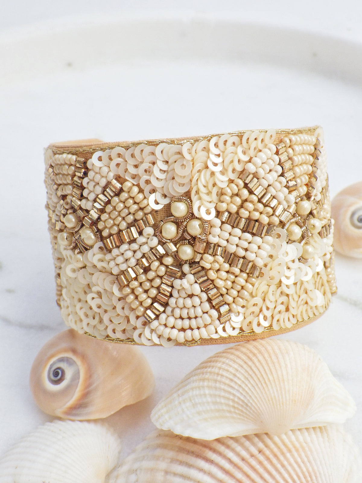 SALE - Armreif - Beige/goldene Welle #24