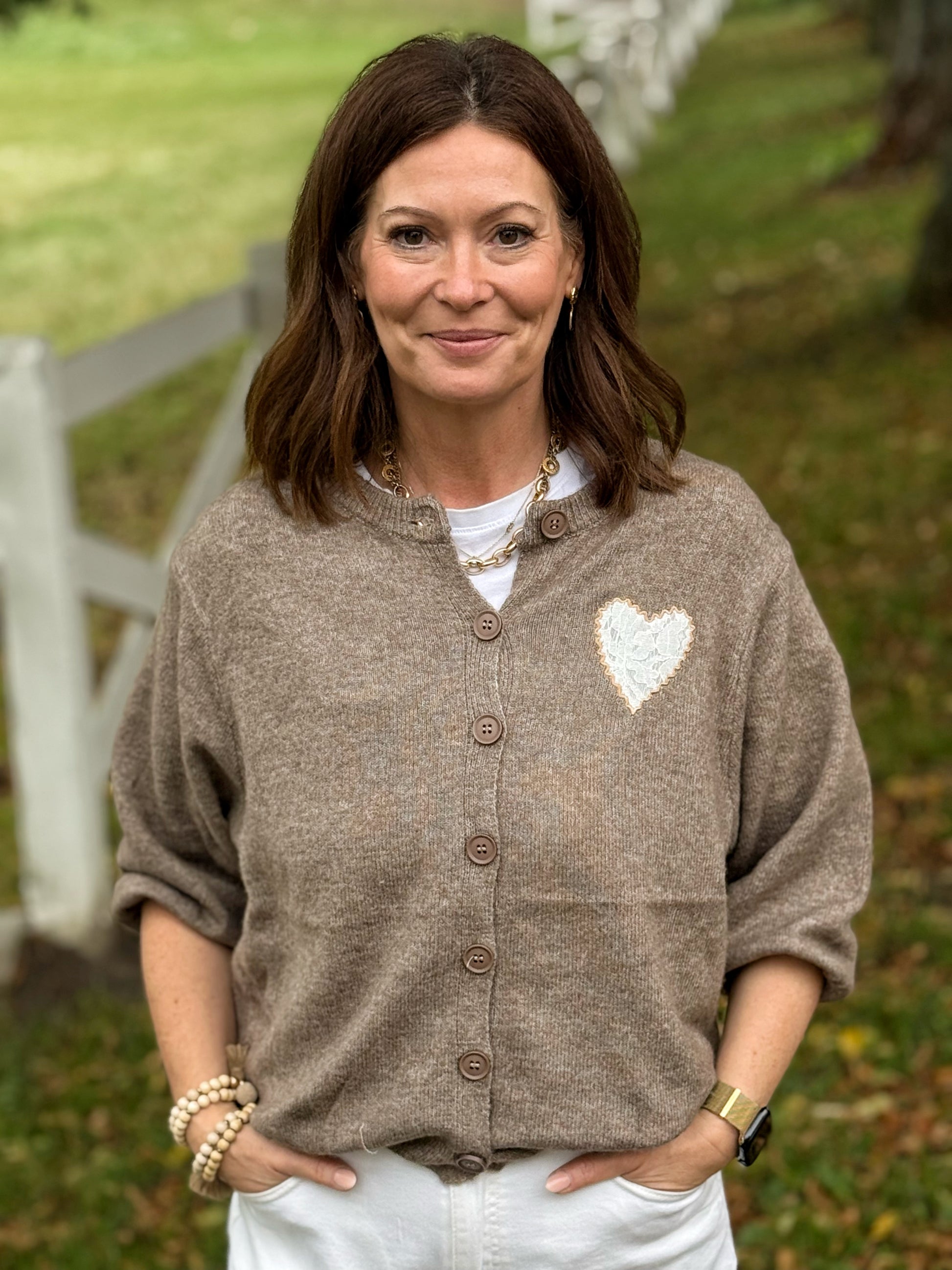 Kuschelstrickjacke mit Herz - Haselnussbraun