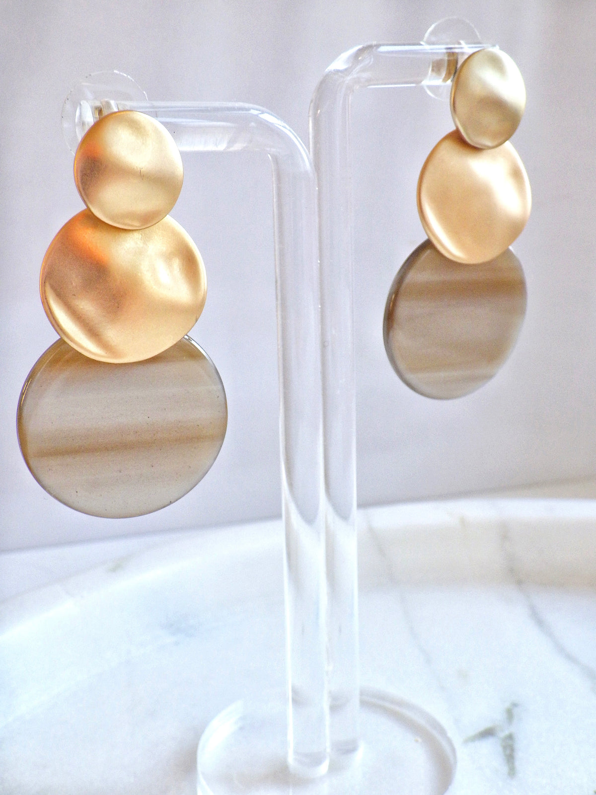 SALE ⭐️ Ohrringe - Goldene Plättchen mit Greige