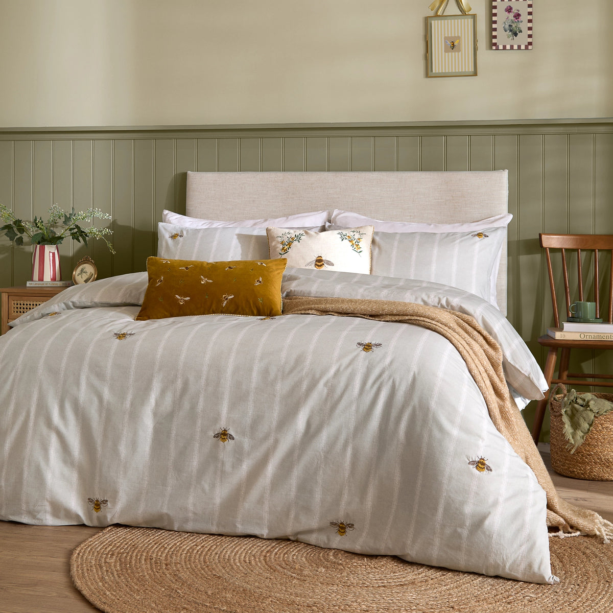 Kissenhülle - Goldener Samt mit Bienen